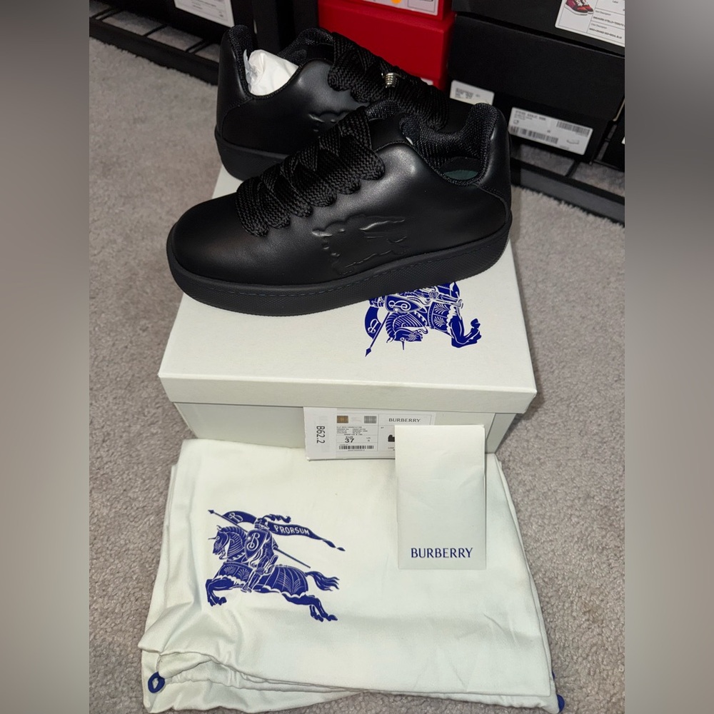 Burberry Low Top Trainer! - Picture 2 of 6